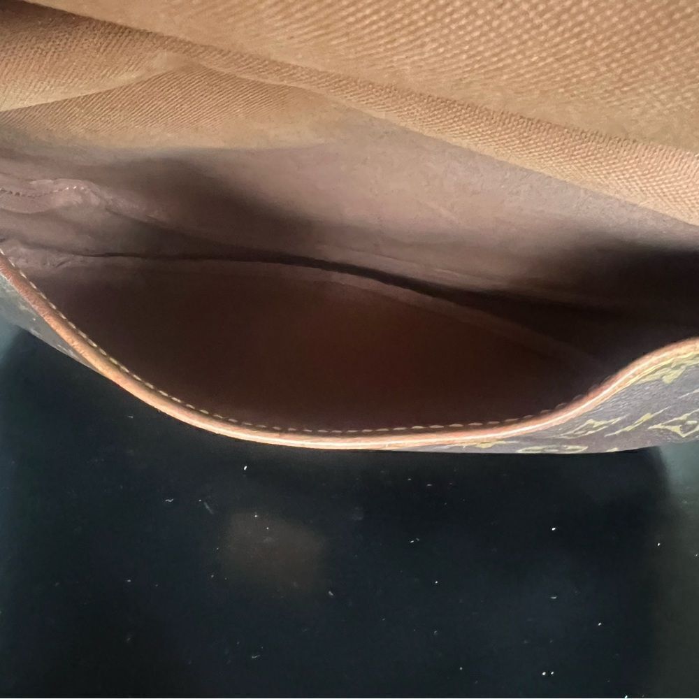 AUTH LOUIS VUITTON MONOGRAM SAUMUR 30 CROSSBODYBAG - Picture 7 of 14